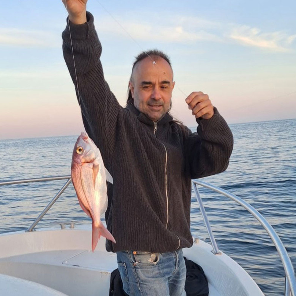 Barco para salida de pesca-Ocean Tours Hondarribia