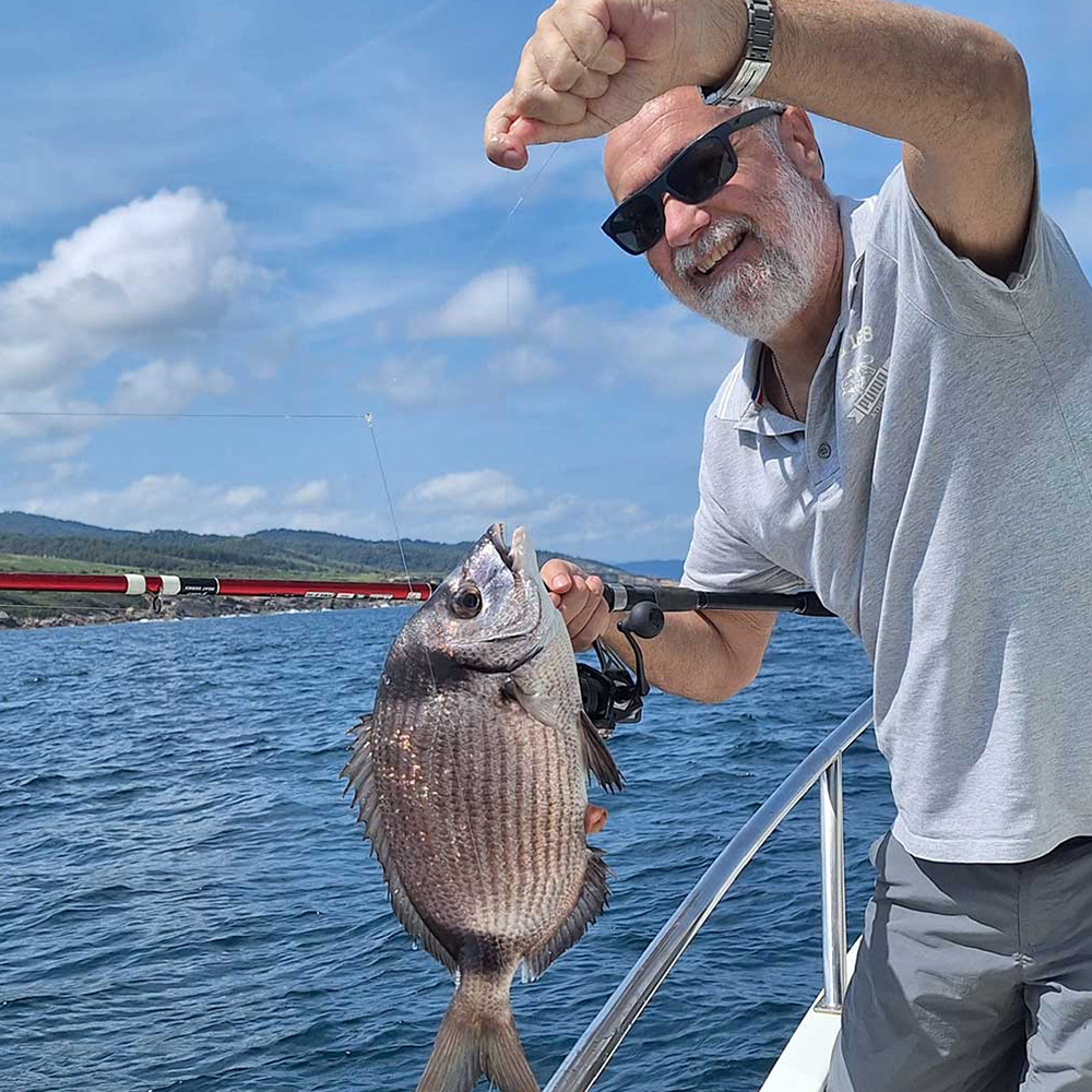 Barco para salida de pesca-Ocean Tours Hondarribia